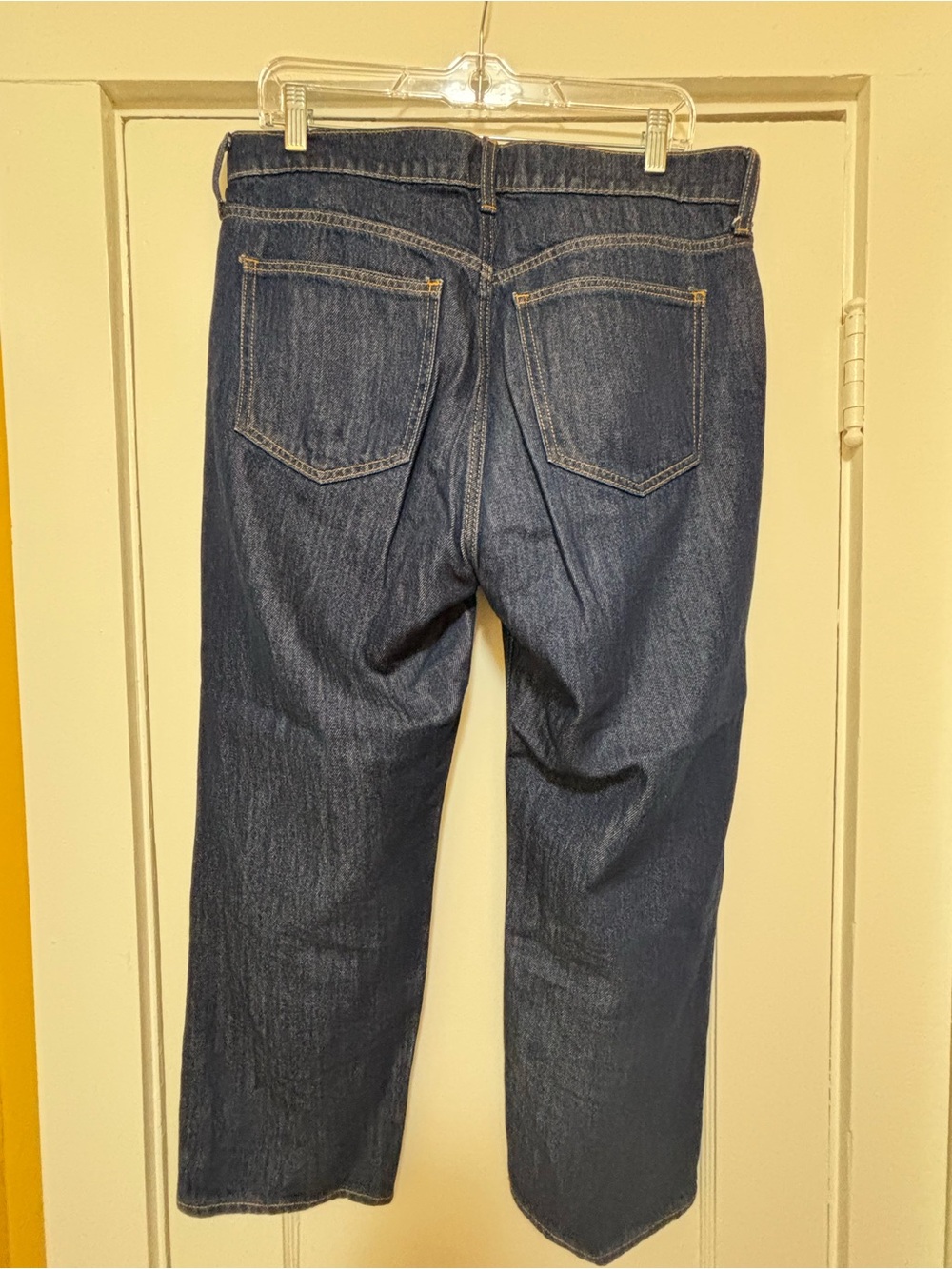 GAP woman’s Dark Blue Jeans super soft relaxed straight cropped - Picture 2 of 3